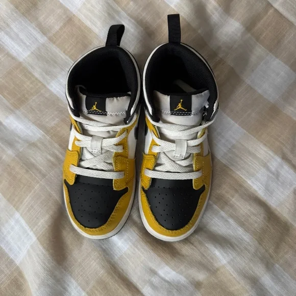 Nike Air Jordan 1 Mid Little Kids Size 10C - Yellow Ochre/Black-White - Picture 5 of 8